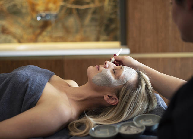 Gold Hydralifting Facial